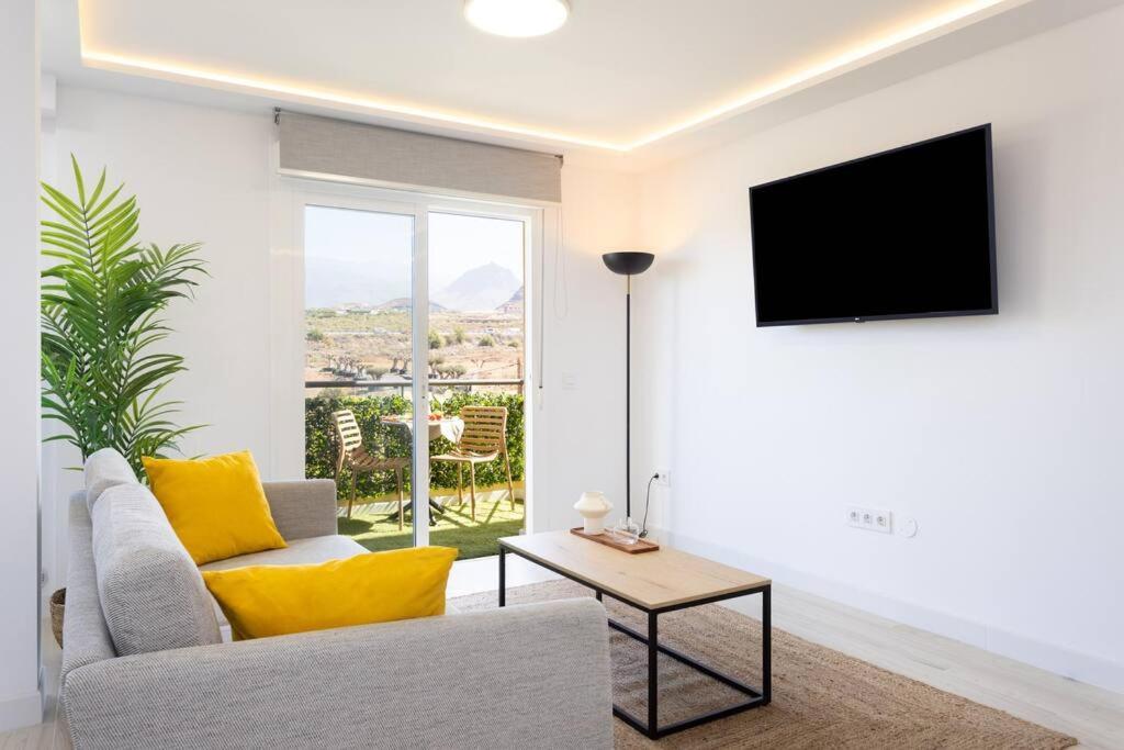Sunnyland Apartment Arona Cho Екстериор снимка