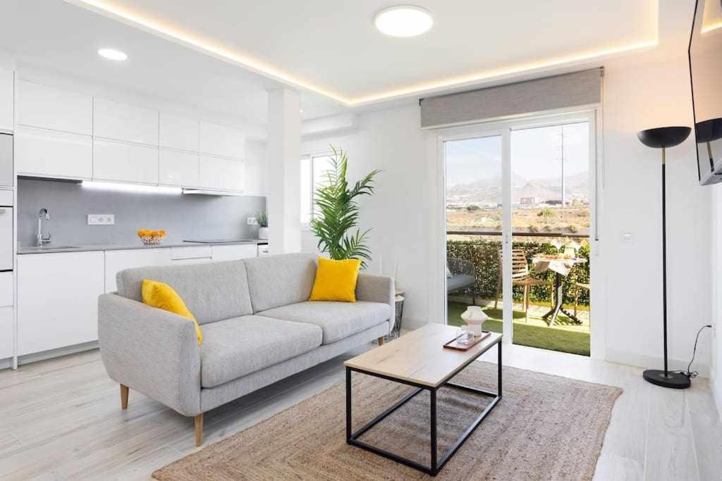 Sunnyland Apartment Arona Cho Екстериор снимка