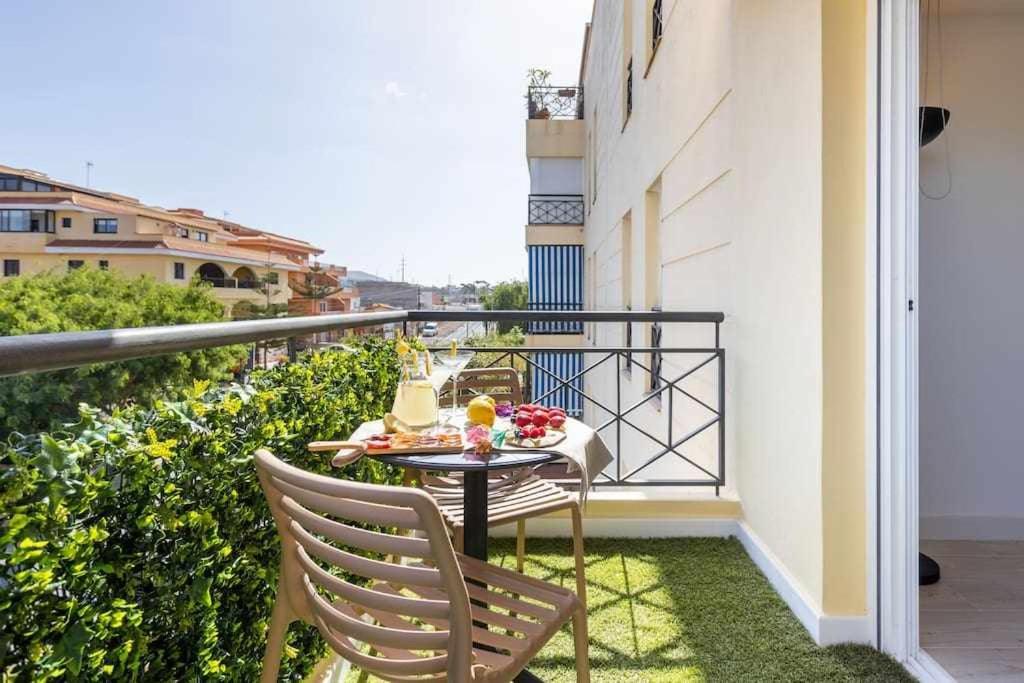 Sunnyland Apartment Arona Cho Екстериор снимка