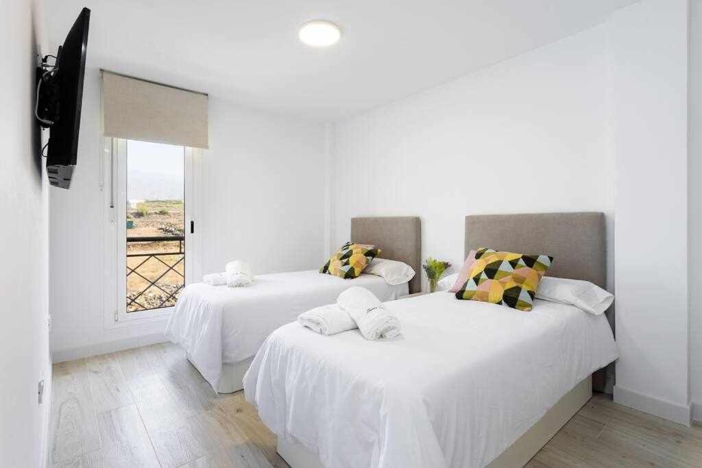 Sunnyland Apartment Arona Cho Екстериор снимка