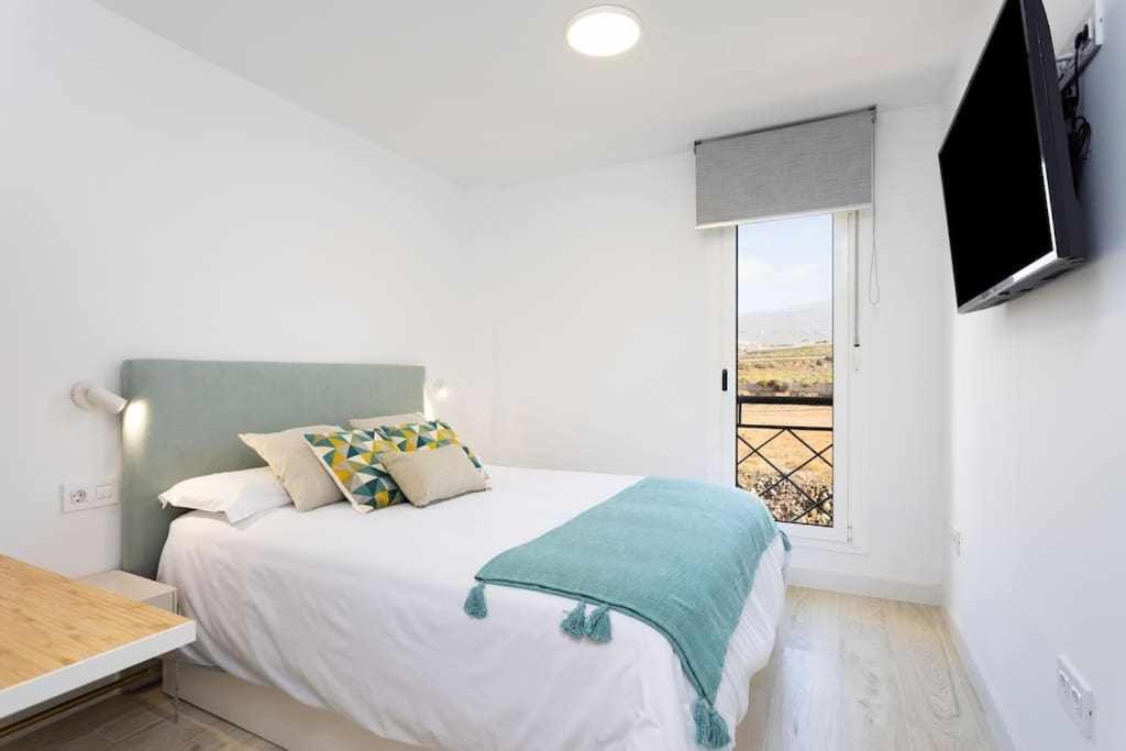 Sunnyland Apartment Arona Cho Екстериор снимка