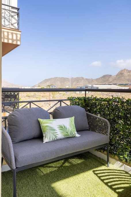 Sunnyland Apartment Arona Cho Екстериор снимка