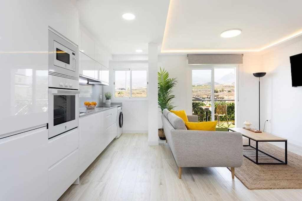 Sunnyland Apartment Arona Cho Екстериор снимка