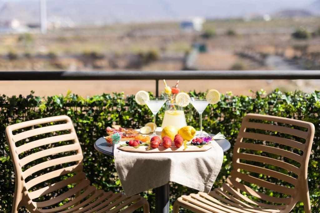 Sunnyland Apartment Arona Cho Екстериор снимка