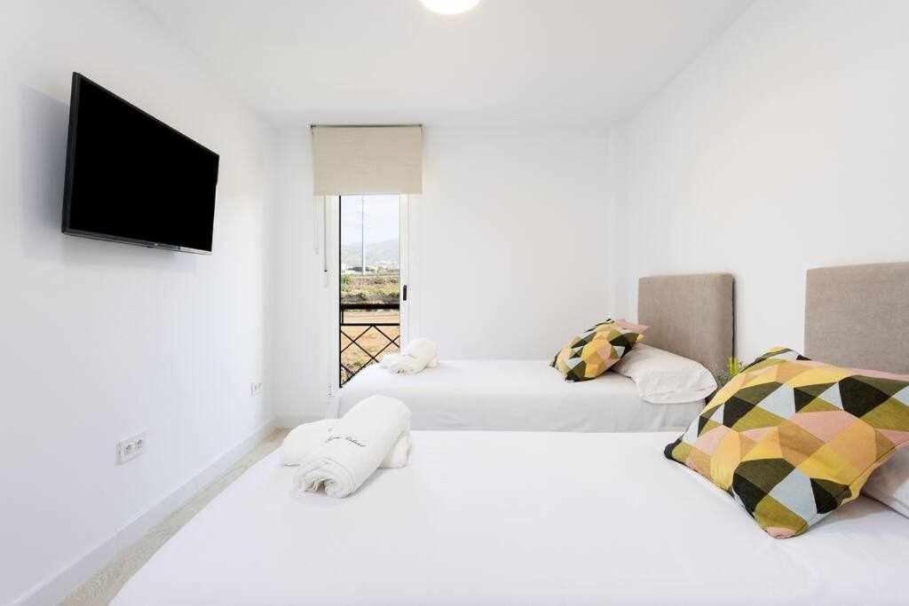 Sunnyland Apartment Arona Cho Екстериор снимка